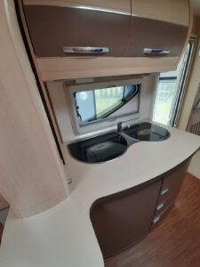 Wynajem przyczep kempingowych Tumiany koło Olsztyna kuchnia