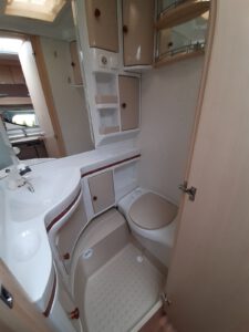 Łazienka i toaleta w Hobby 495
