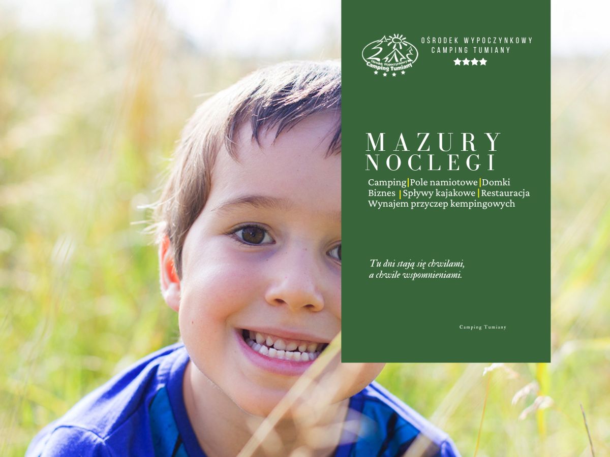 Chłopiec uśmiecha się na tle oferty noclegowej, idealnej na atrakcje dla dzieci Warmia i Mazury.