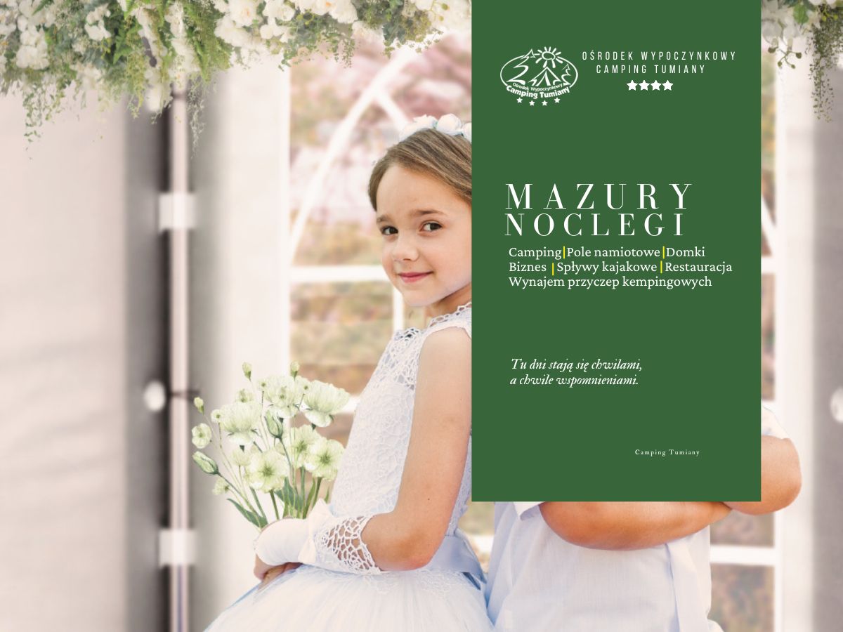 Dziewczynka w białej sukience na tle reklamy ośrodka wypoczynkowego, komunia Olsztyn.