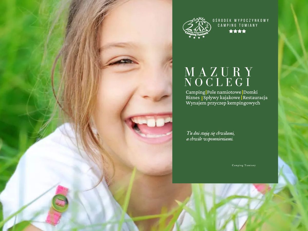 uroczyste-wakacje-z-dziecmi.jpg Na obrazku widać uśmiechnięte dziecko na tle zieleni, co idealnie oddaje radość z wakacji z dziećmi.