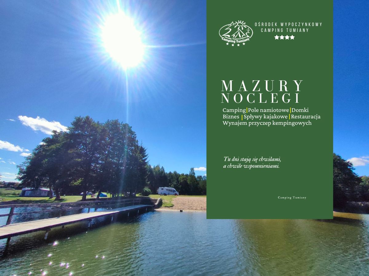 Pomost i plaża nad jeziorem Pisz, drzewa oraz zielona plansza Campingu Tumiany